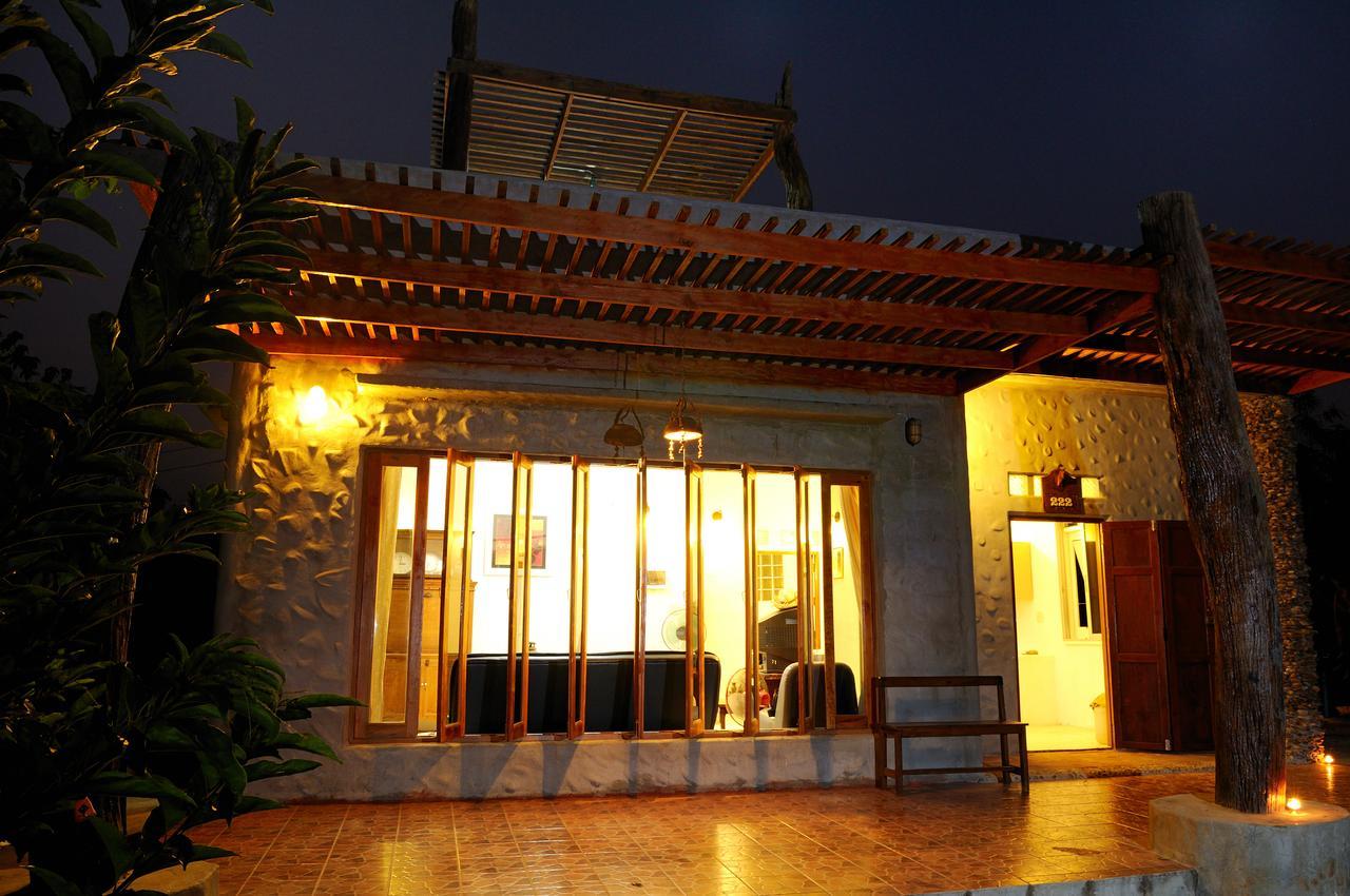 Hotel Baantantara Suan Phueng Esterno foto