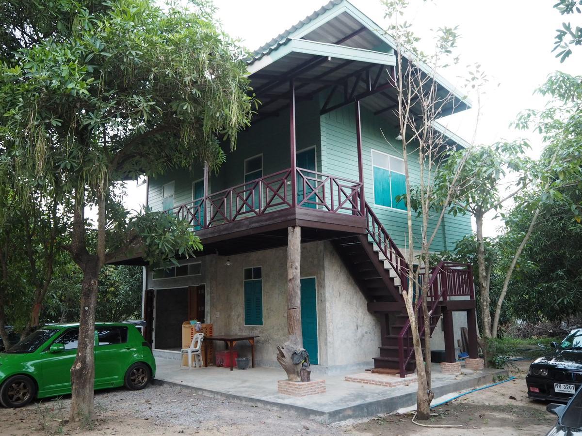 Hotel Baantantara Suan Phueng Esterno foto