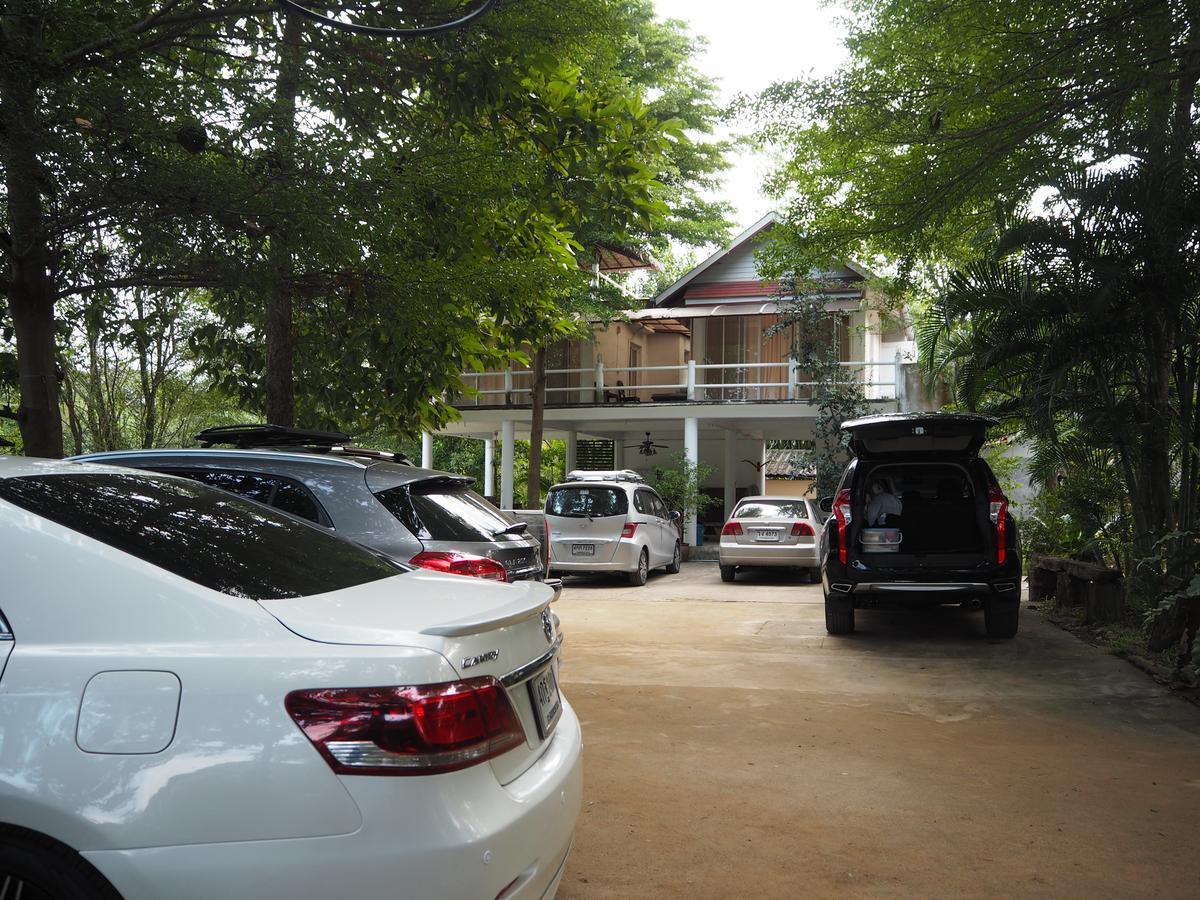 Hotel Baantantara Suan Phueng Esterno foto