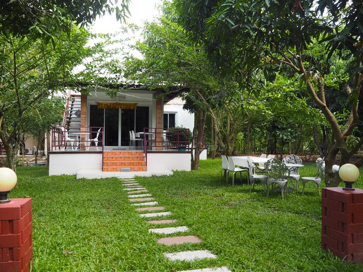 Hotel Baantantara Suan Phueng Esterno foto