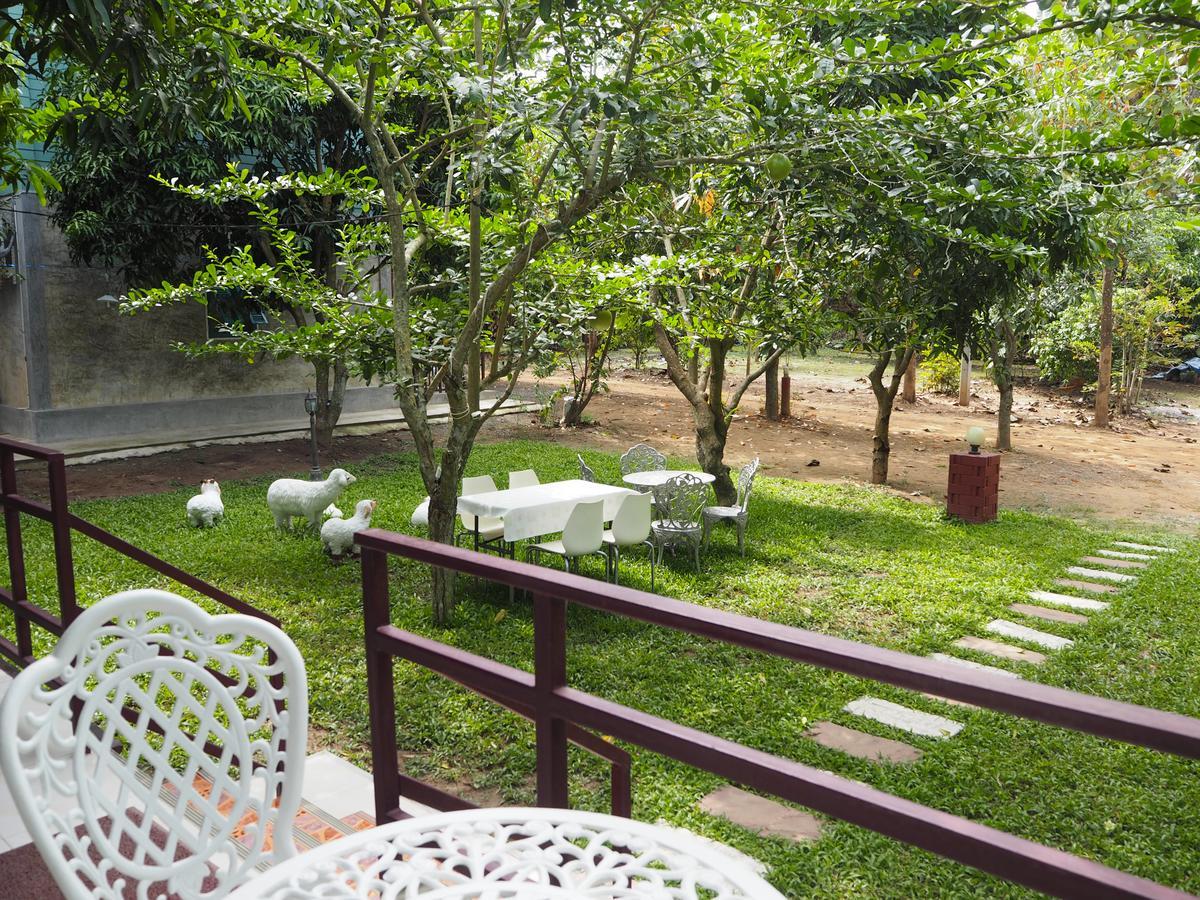 Hotel Baantantara Suan Phueng Esterno foto