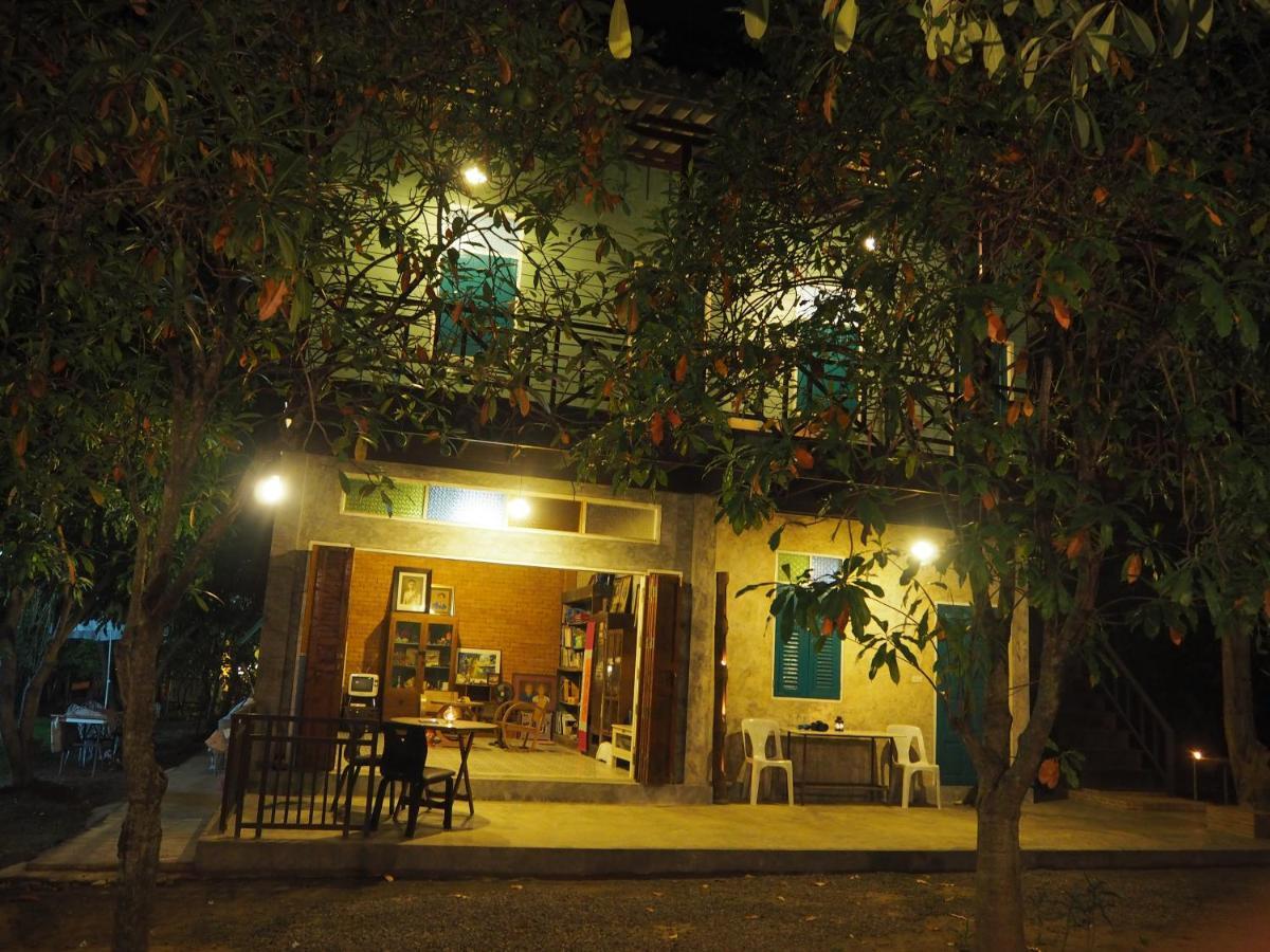 Hotel Baantantara Suan Phueng Esterno foto