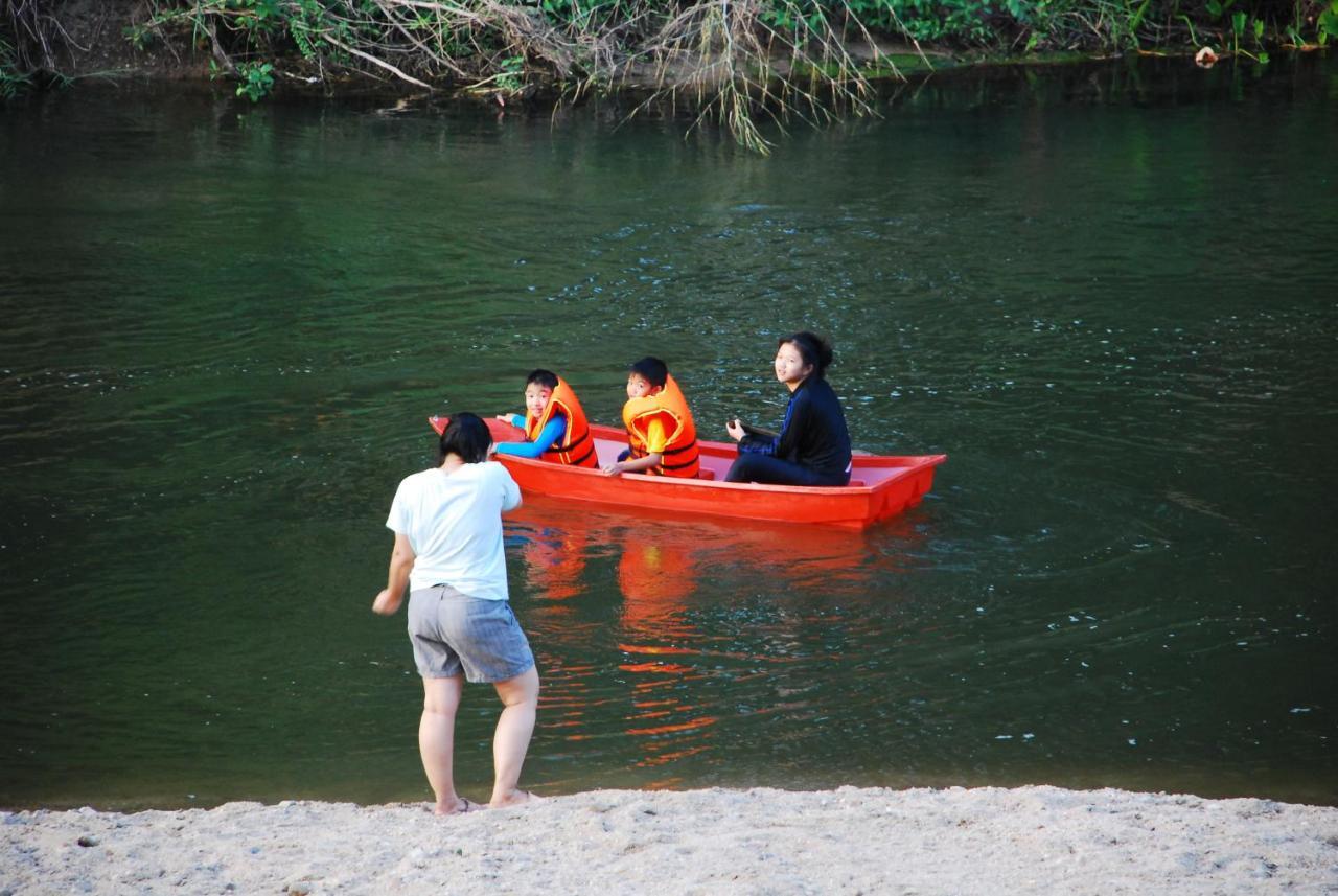 Hotel Baantantara Suan Phueng Esterno foto