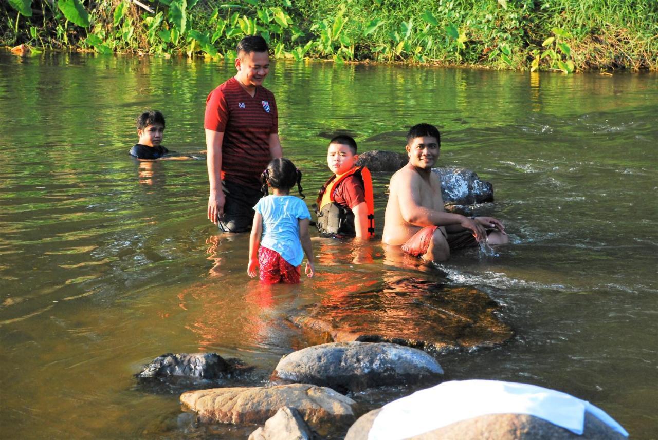 Hotel Baantantara Suan Phueng Esterno foto