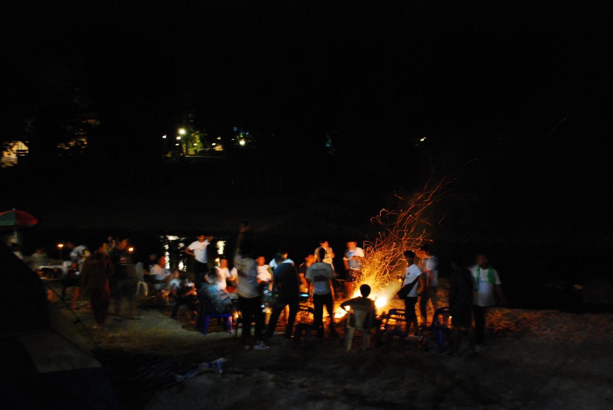 Hotel Baantantara Suan Phueng Esterno foto